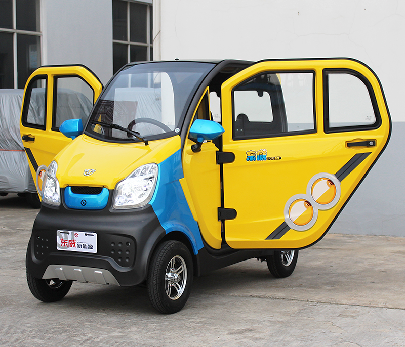 電動(dòng)車四輪電瓶車女士代步老年人全封閉東威A8方向盤三座暖氣低速