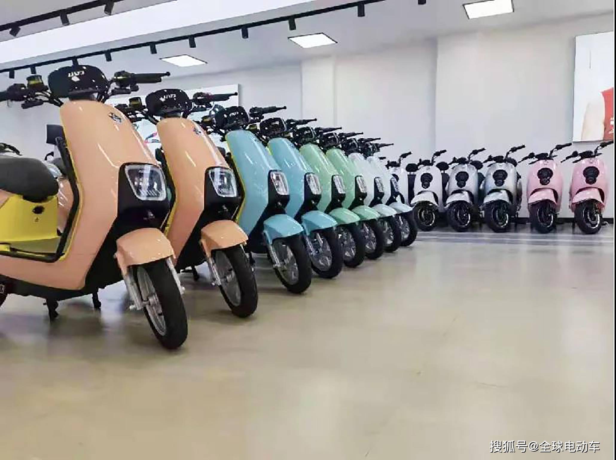 新國標(biāo)電動(dòng)車不用考駕照,為什么還不好賣?這四個(gè)原因告訴你_汽車_